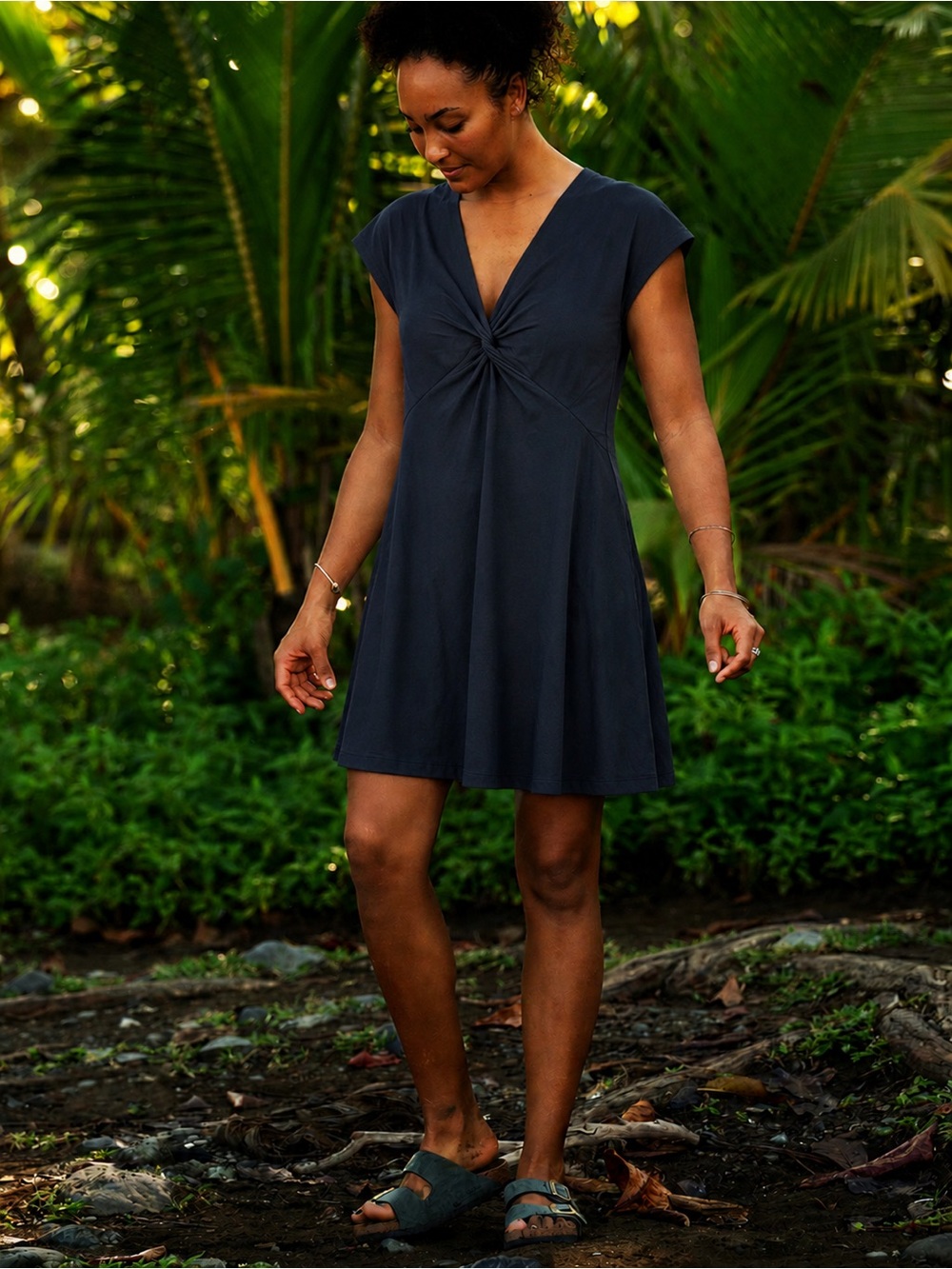 Patagonia Black Dress Plain Solid Stretch Nylon Short Sleeve Medium **656